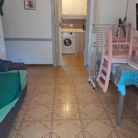 Trilocale Sul Mare Con Giardino Privato